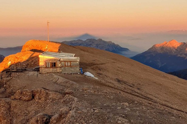 Rifugio Capanna Punta Penia Marmolada