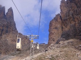 The Sassolungo cable car: an iconic experience in the Dolomites