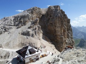Hike from Passo Pordoi to Cima Piz Boè